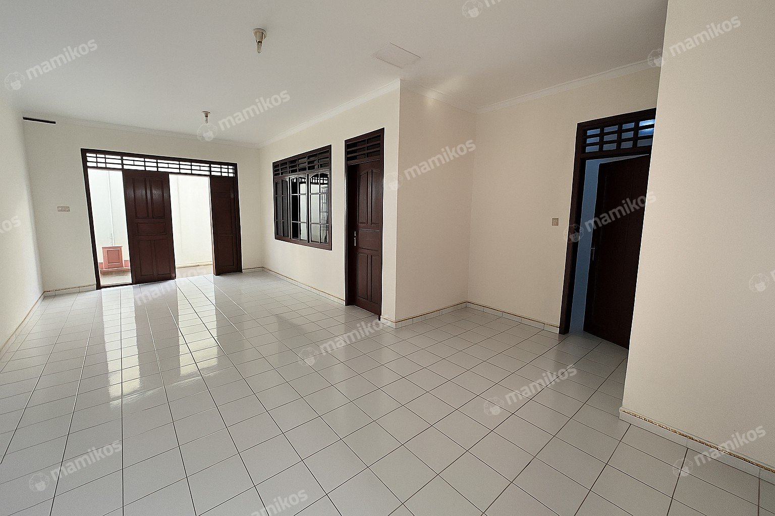 Rumah Sertifikat SHM 6 Kamar Tidur 3 Kamar Mandi Tomang Jakarta Barat - Photo 4