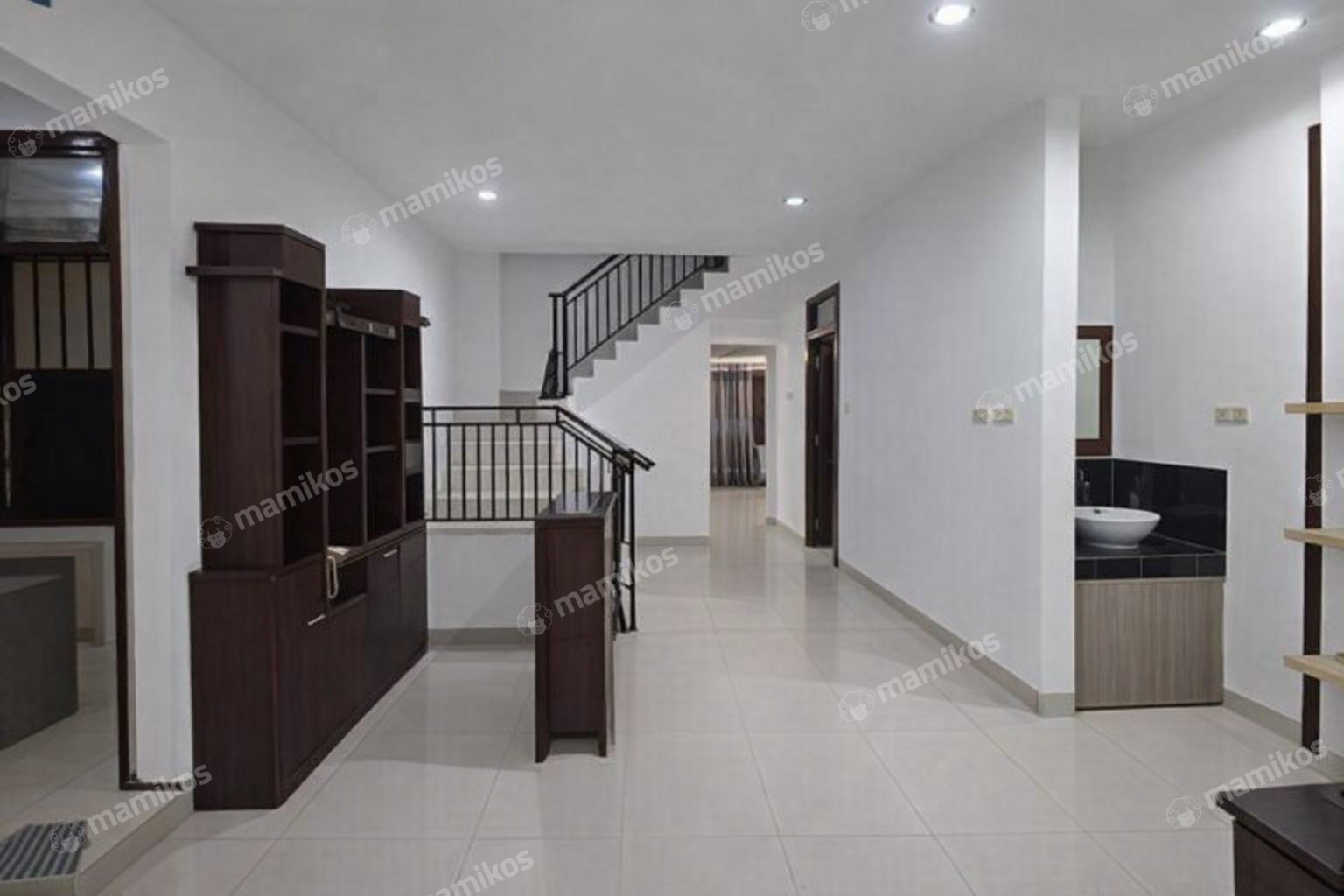 Rumah Sertifikat SHM 4 Kamar Tidur 2 Kamar Mandi Puri Indah Jakarta Barat