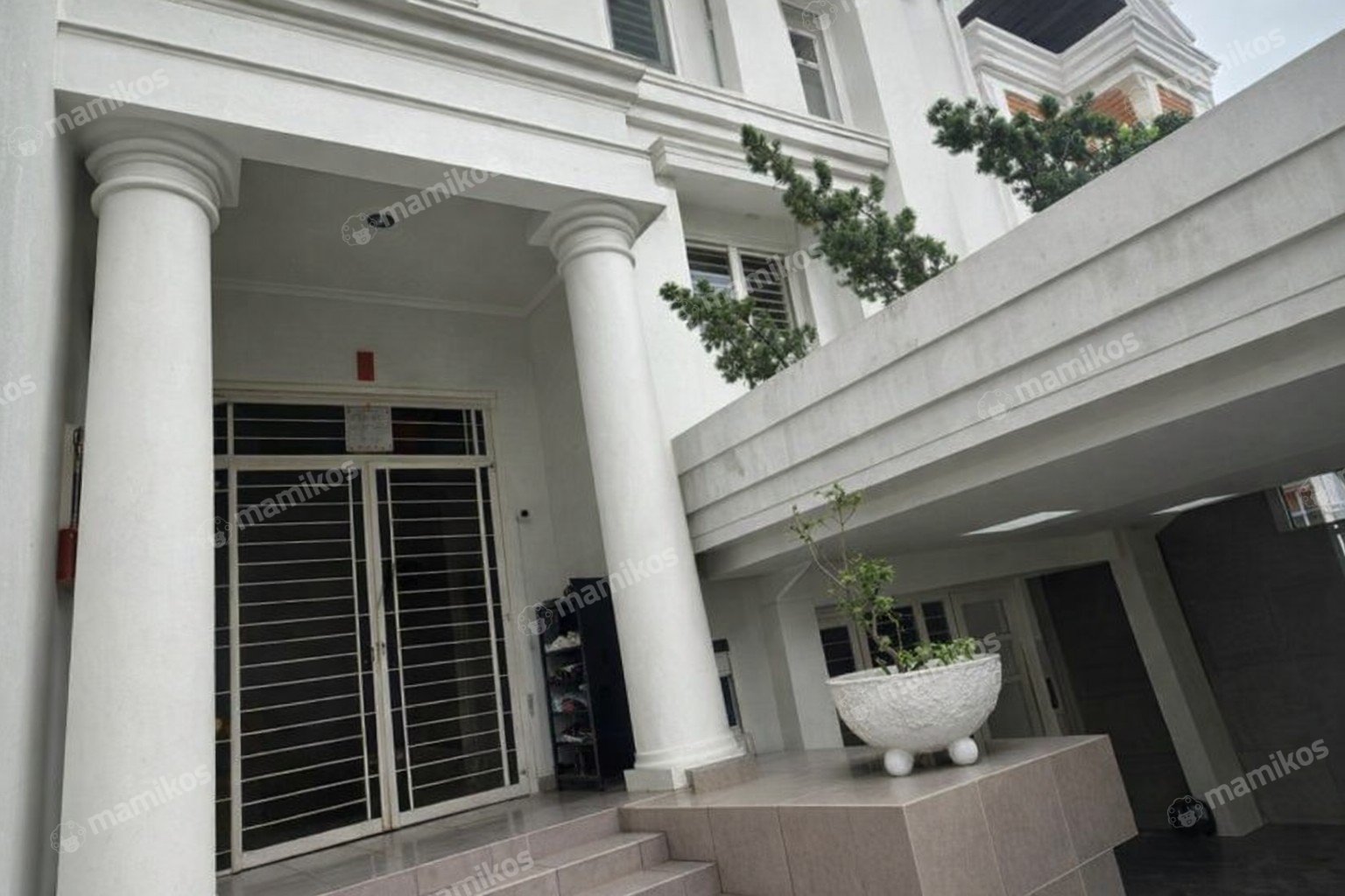 Rumah Sertifikat SHM 3 Kamar Tidur 3 Kamar Mandi Pantai Indah Kapuk Jakarta Utara