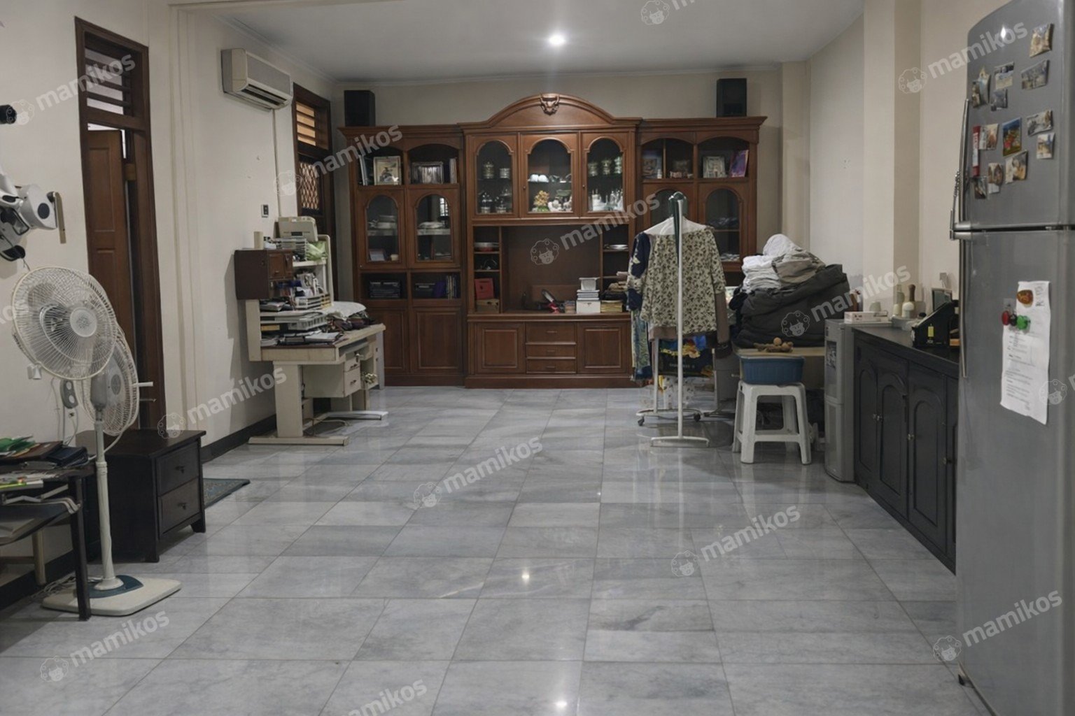 Rumah Sertifikat SHM 4 Kamar Tidur 3 Kamar Mandi Intercon Jakarta Barat