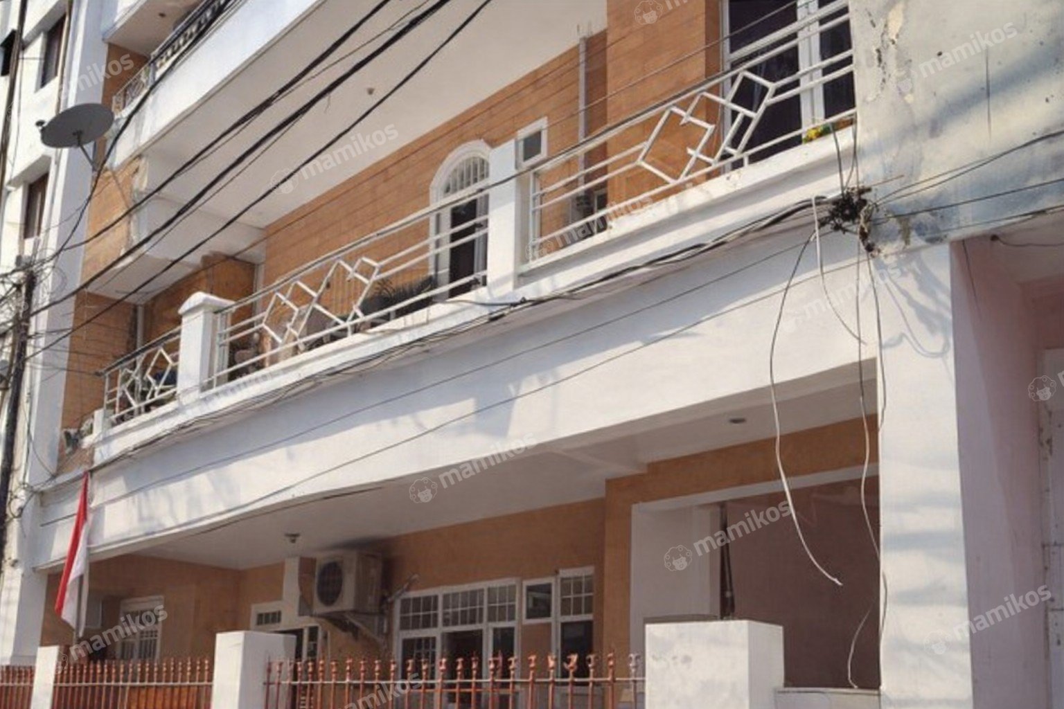 Rumah Sertifikat SHM 35 Kamar Tidur 35 Kamar Mandi Kemanggisan Jakarta Barat