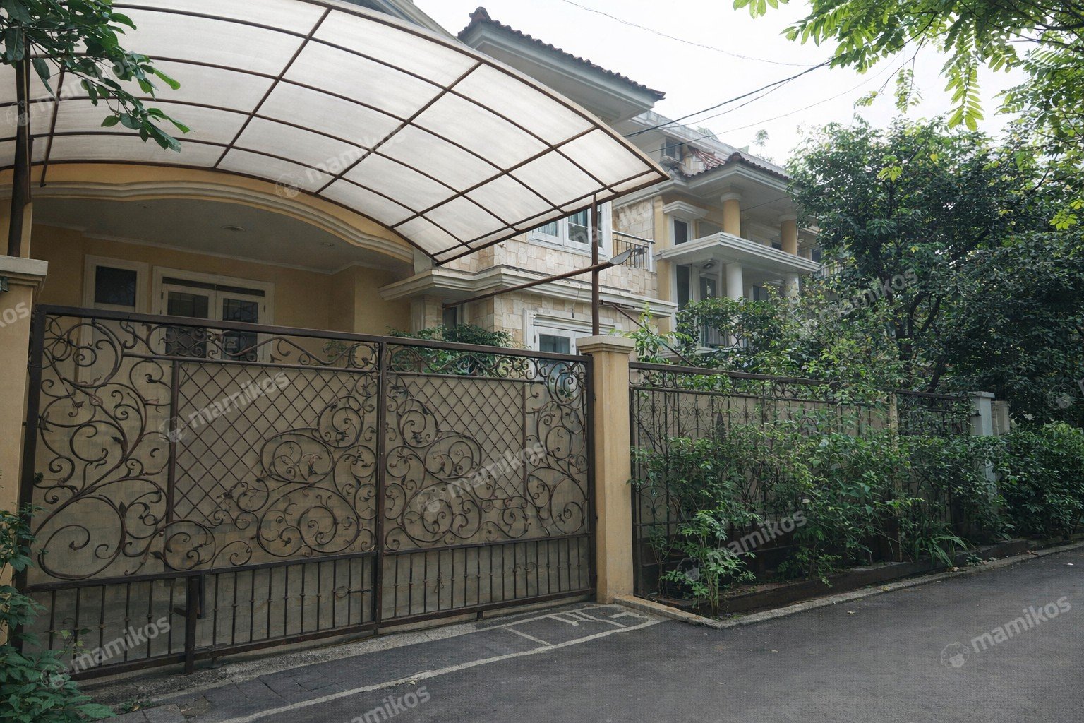 Rumah Sertifikat SHM 9 Kamar Tidur 7 Kamar Mandi Mega Kuningan Jakarta Selatan - Photo 4