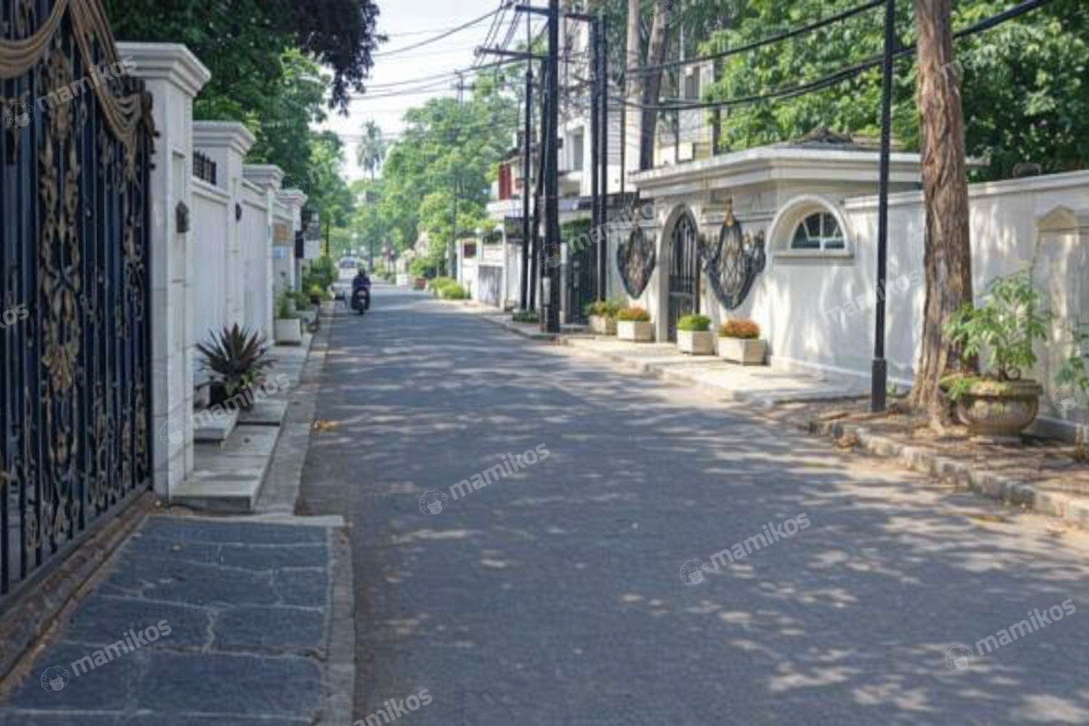 Rumah Sertifikat SHM 6 Kamar Tidur 6 Kamar Mandi Cilandak Jakarta Selatan - Photo 2
