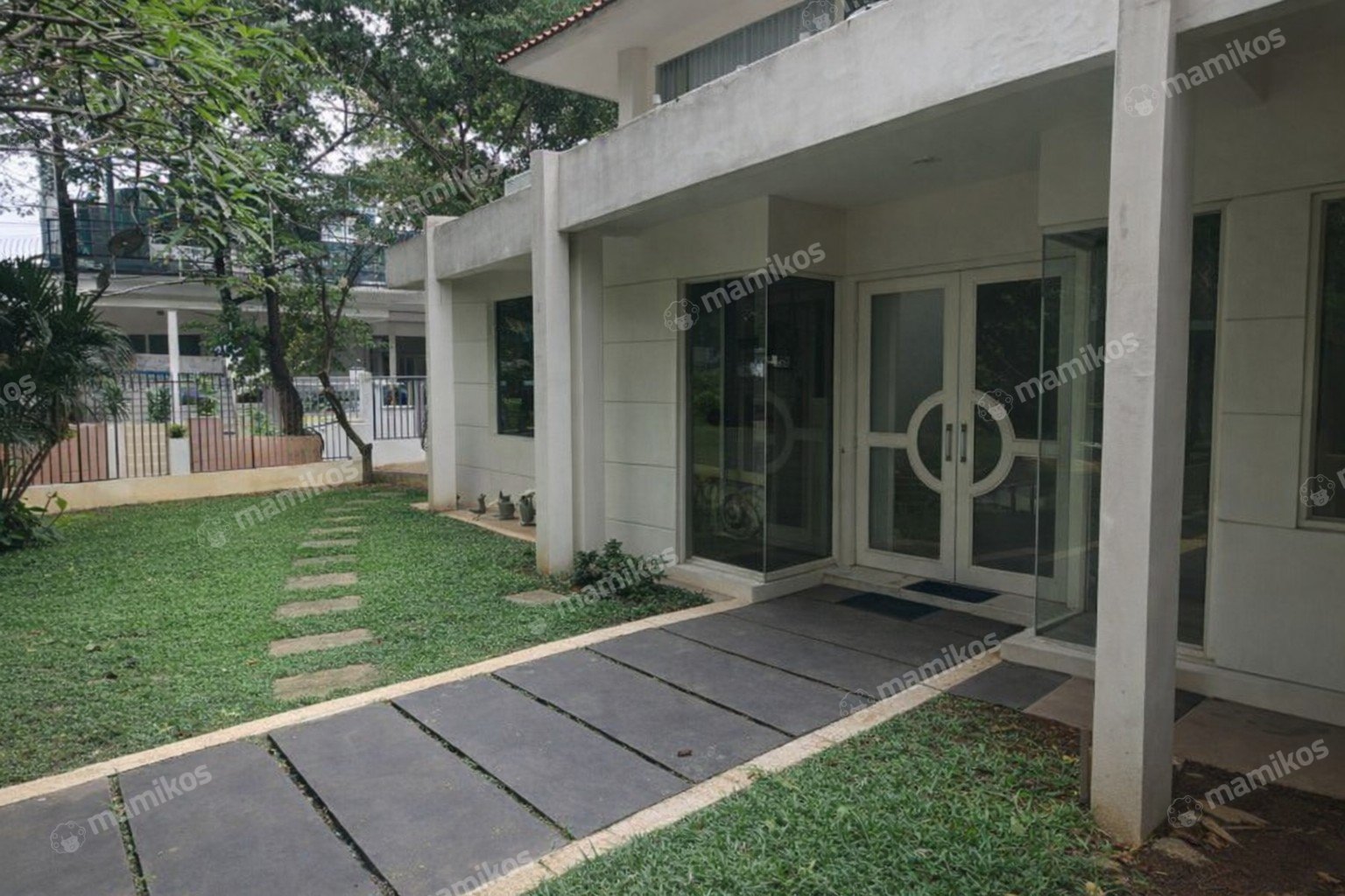 Rumah Sertifikat SHM 9 Kamar Tidur 4 Kamar Mandi Kebayoran Baru Jakarta Selatan