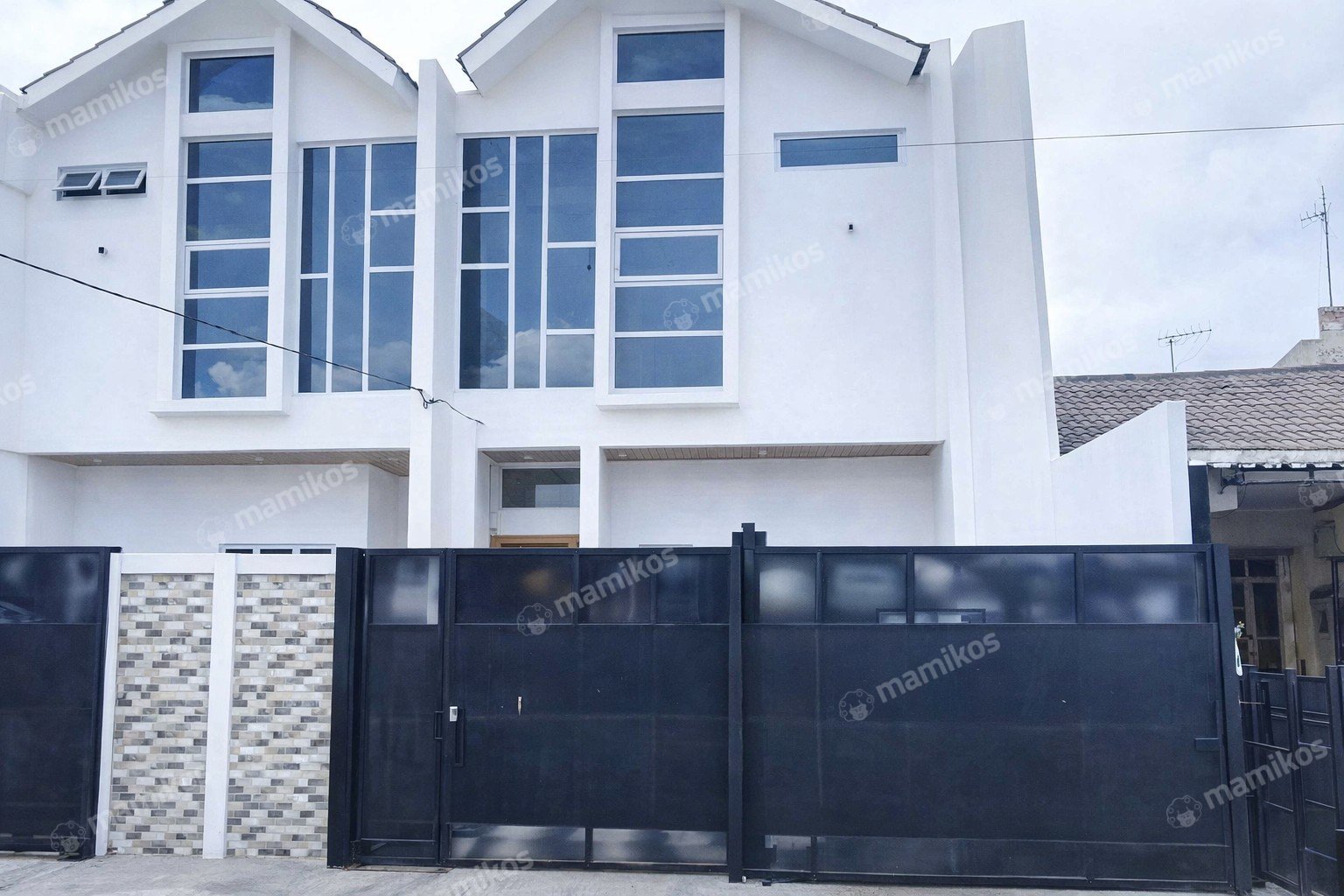 Rumah Sertifikat SHM 4 Kamar Tidur 3 Kamar Mandi Pondok Kelapa Jakarta Timur