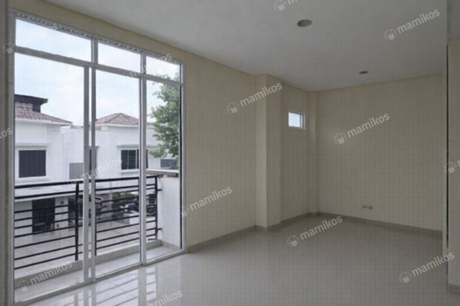 Rumah Sertifikat SHM 3 Kamar Tidur 3 Kamar Mandi Green Lake City Jakarta Barat - Photo 2