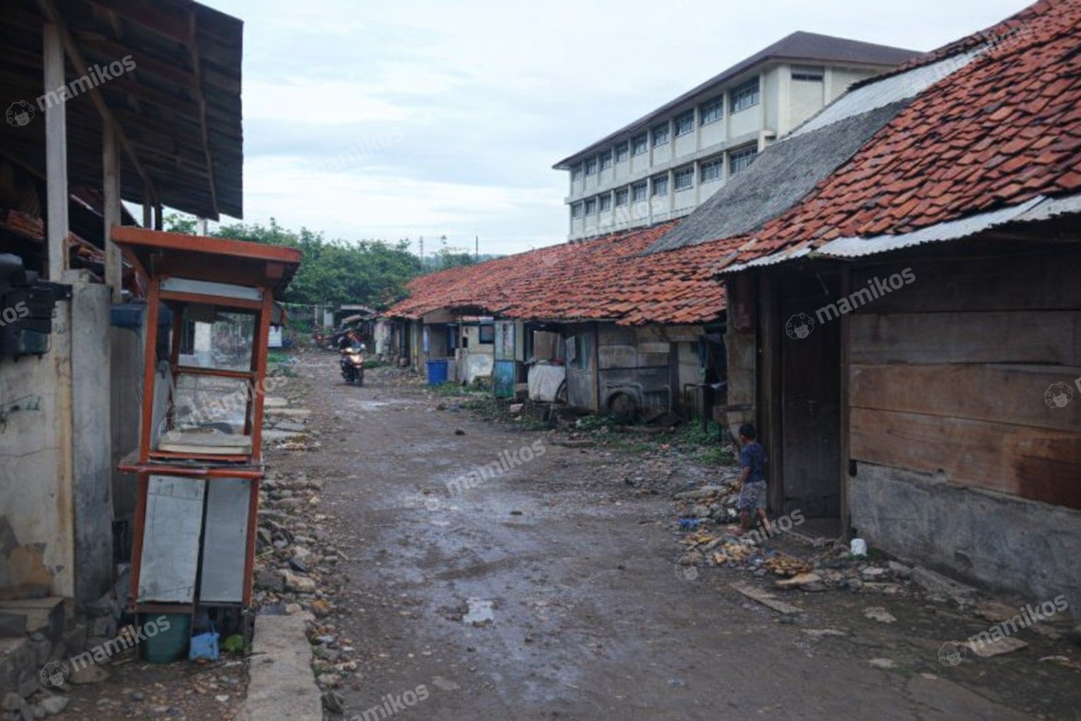 Rumah Sertifikat SHM 5 Kamar Tidur 5 Kamar Mandi Cengkareng Jakarta Barat - Photo 2