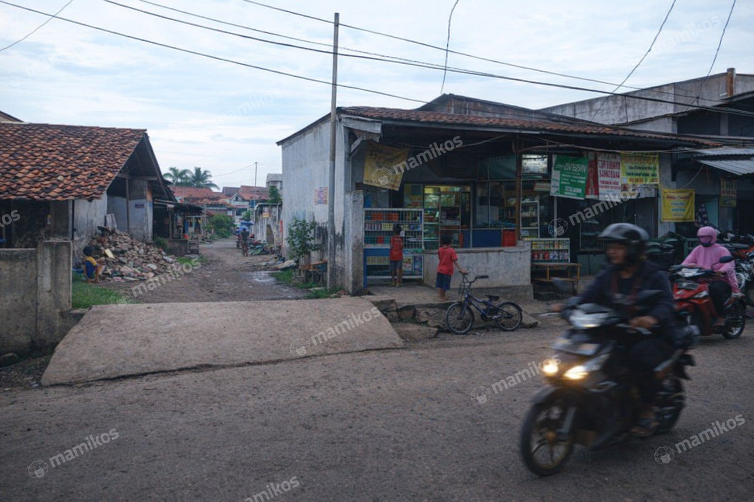 Rumah Sertifikat SHM 5 Kamar Tidur 5 Kamar Mandi Cengkareng Jakarta Barat - Photo 3