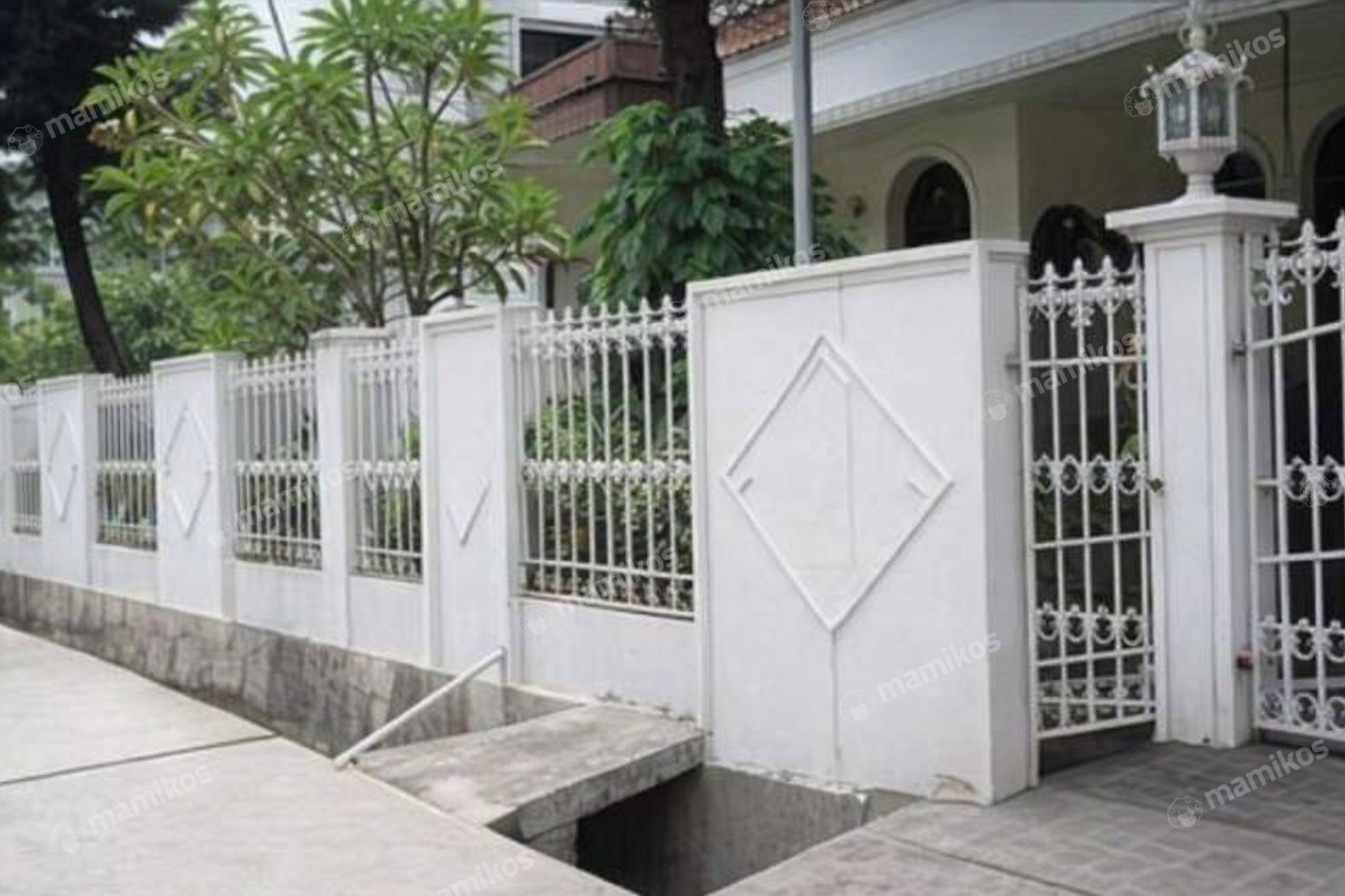Rumah Sertifikat SHM 3 Kamar Tidur 3 Kamar Mandi Sunrise Garden Jakarta Barat