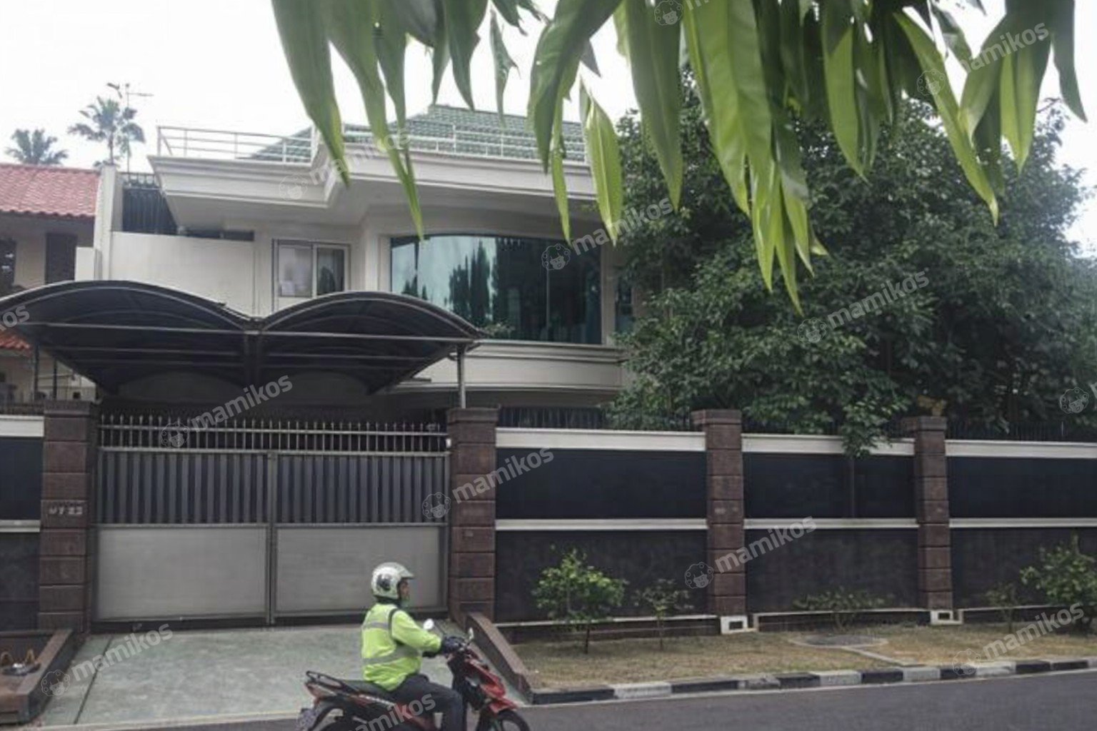 Rumah Sertifikat SHM 4 Kamar Tidur 4 Kamar Mandi Puri Indah Jakarta Barat
