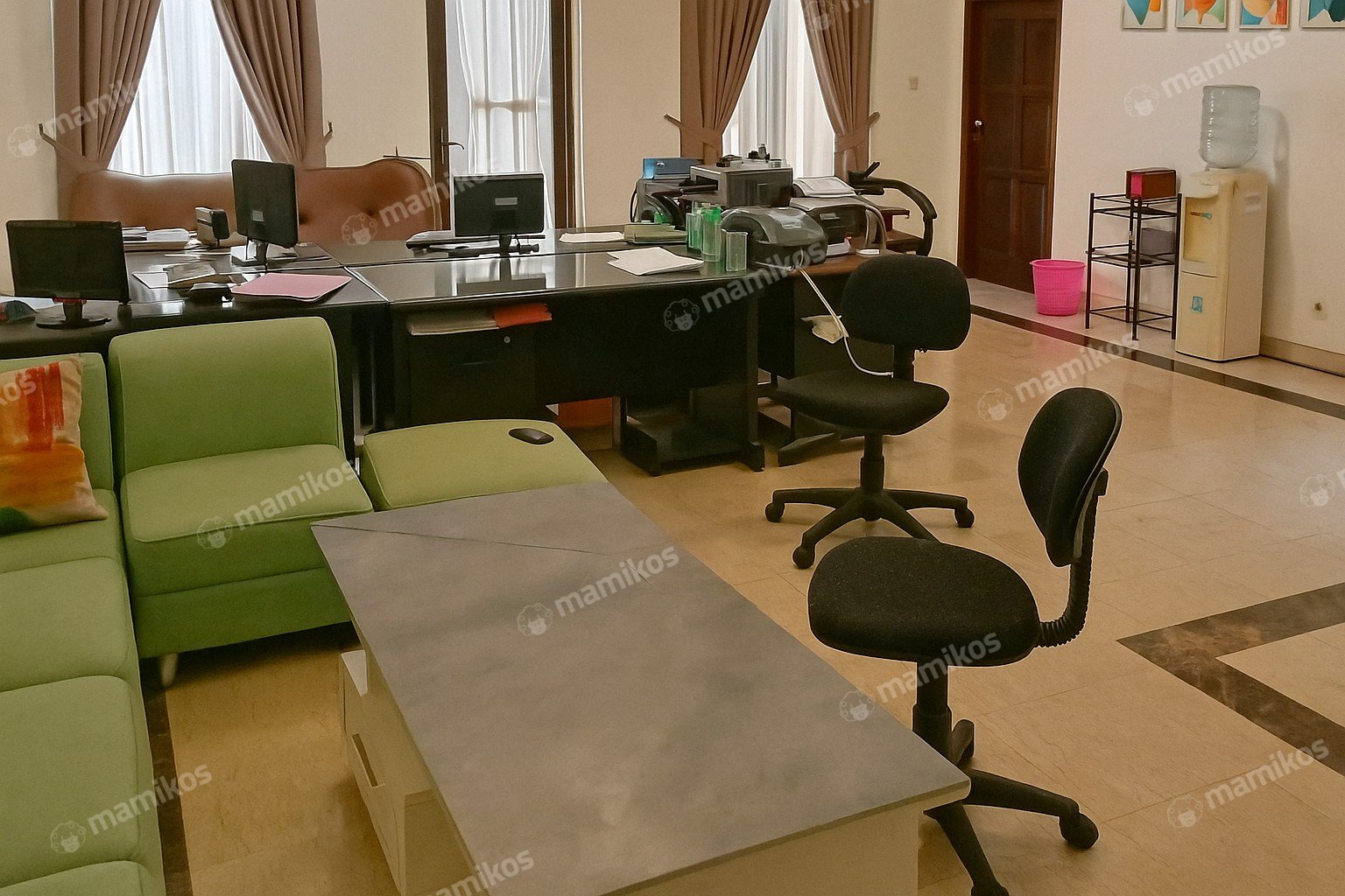 Rumah Sertifikat SHM 6 Kamar Tidur 6 Kamar Mandi Kebon Jeruk Jakarta Barat