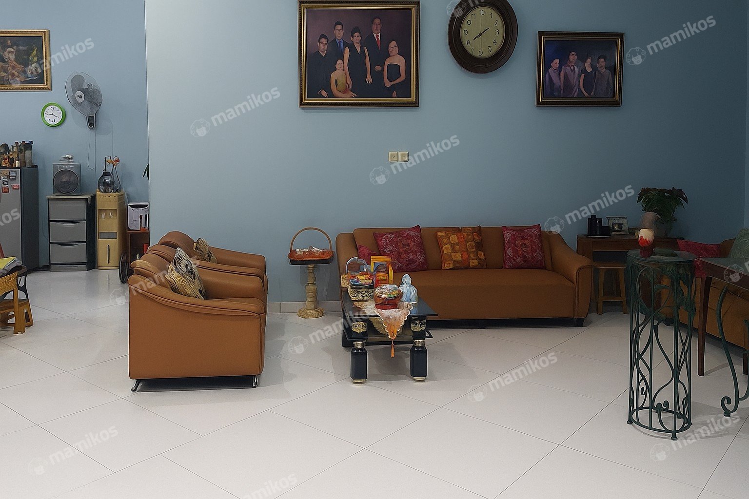 Rumah Sertifikat SHM 4 Kamar Tidur 4 Kamar Mandi Taman Ratu Jakarta Barat