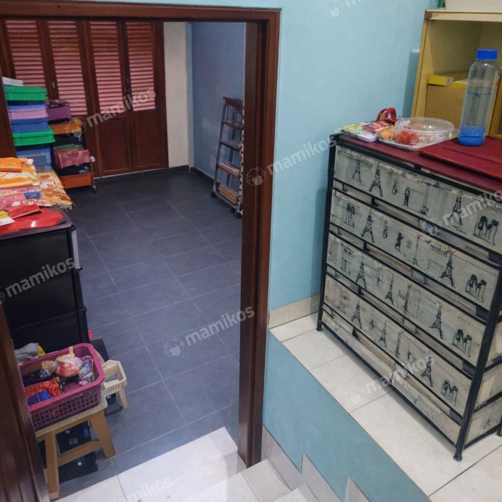 Rumah Sertifikat SHM 4 Kamar Tidur 4 Kamar Mandi Taman Ratu Jakarta Barat - Photo 2