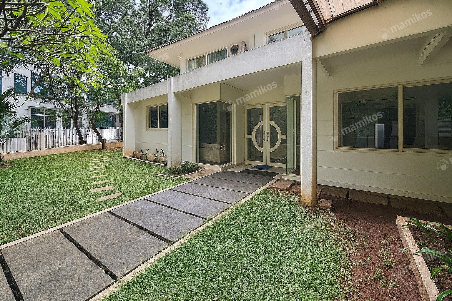 Rumah Sertifikat SHM 11 Kamar Tidur 5 Kamar Mandi Kebayoran Baru Jakarta Selatan