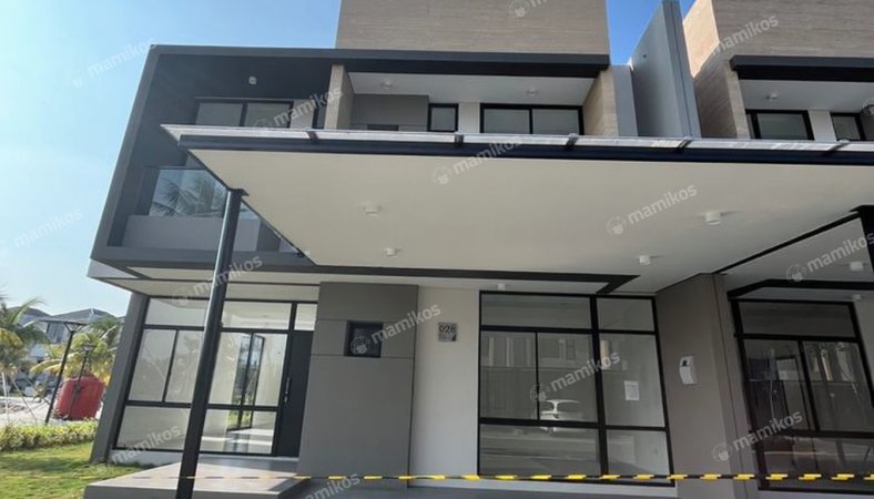 Rumah 4KT 3KM Pantai Indah Kapuk 2 Jakarta Utara