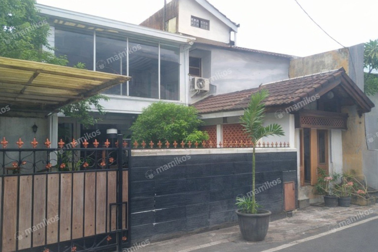 Rumah Sertifikat SHM 4 Kamar Tidur 4 Kamar Mandi Jatiwaringin Jakarta Timur