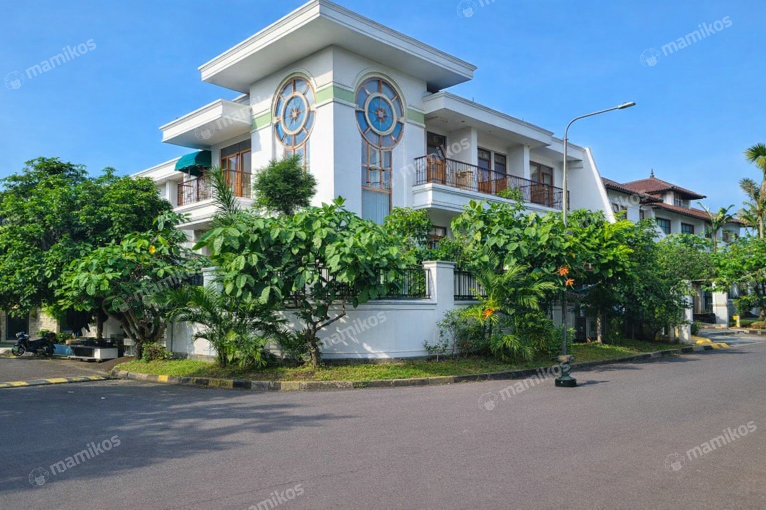 Rumah Sertifikat SHM 6 Kamar Tidur 4 Kamar Mandi Kembangan Jakarta Barat