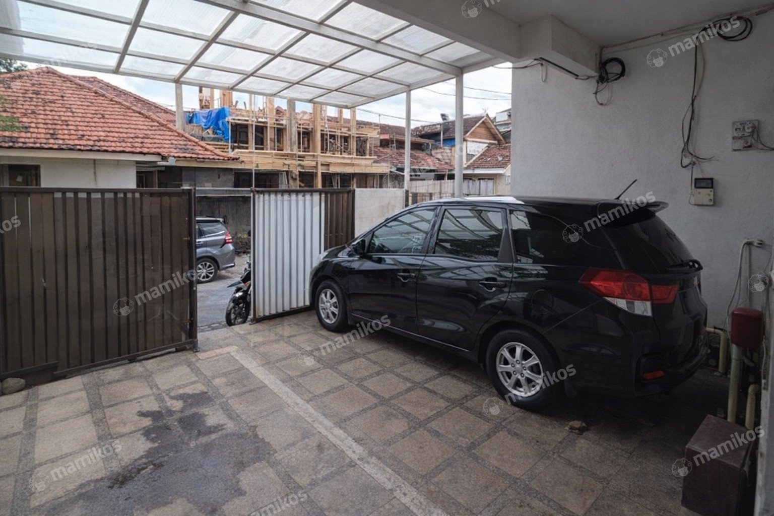 Rumah Sertifikat SHM 4 Kamar Tidur 4 Kamar Mandi Tomang Jakarta Barat - Photo 3