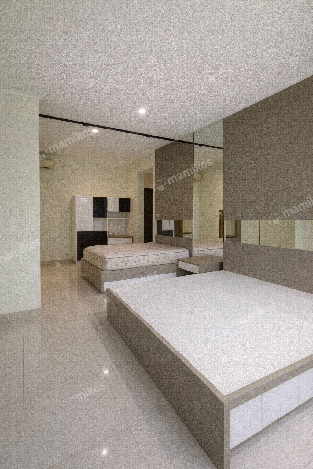 Rumah Sertifikat SHM 4 Kamar Tidur 4 Kamar Mandi Tomang Jakarta Barat - Photo 5