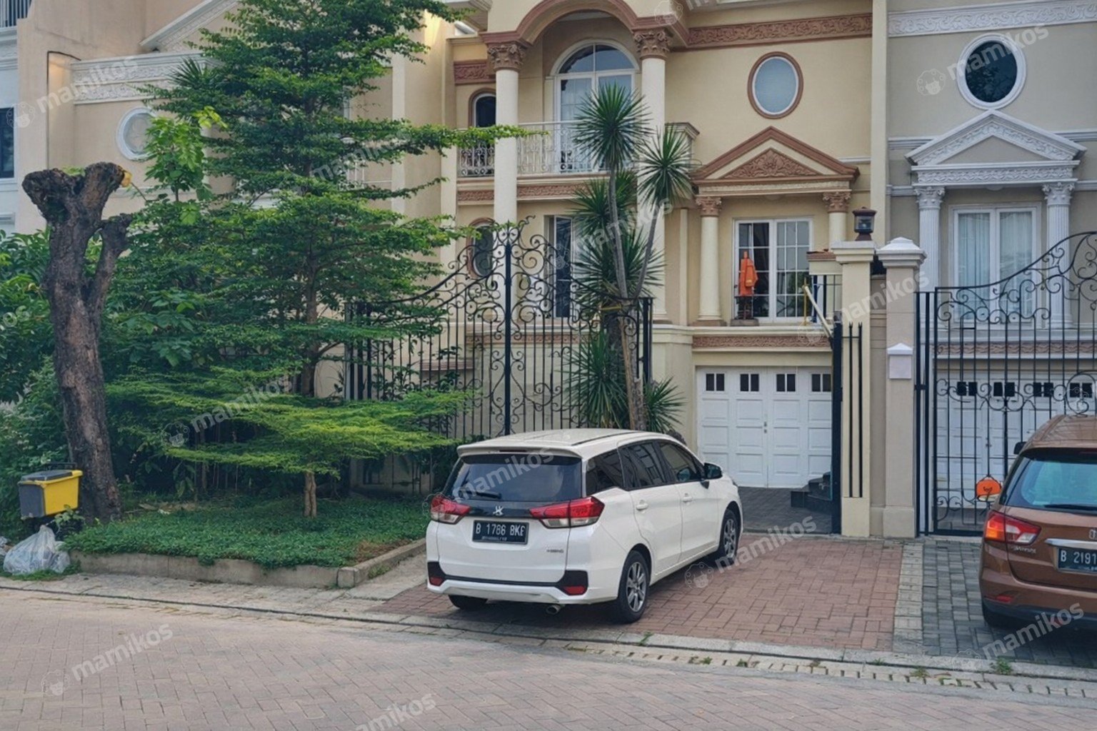 Rumah Sertifikat SHM 4 Kamar Tidur 4 Kamar Mandi Pantai Indah Kapuk Jakarta Utara