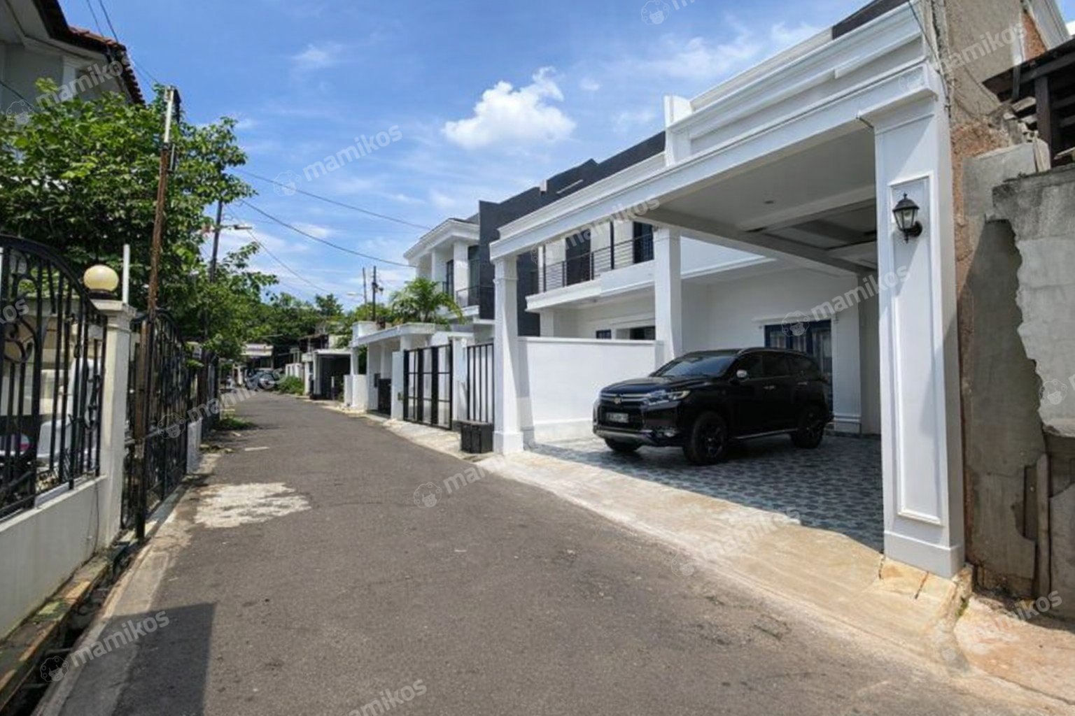 Rumah 4 Kamar Tidur 4 Kamar Mandi 2 Lantai Pondok Bambu Jakarta Timur