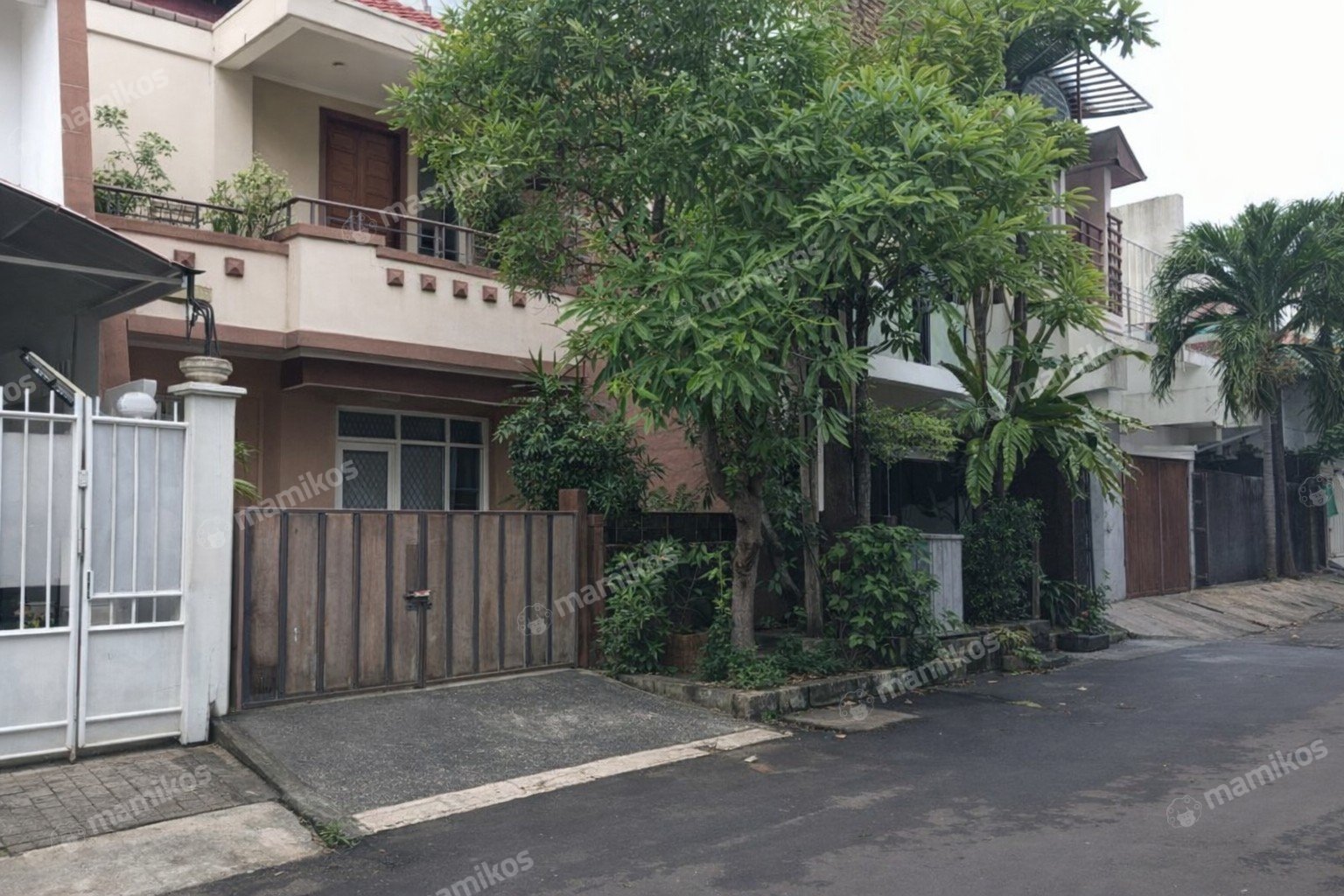 Rumah Sertifikat SHM 2 Lantai Kembangan Jakarta Barat