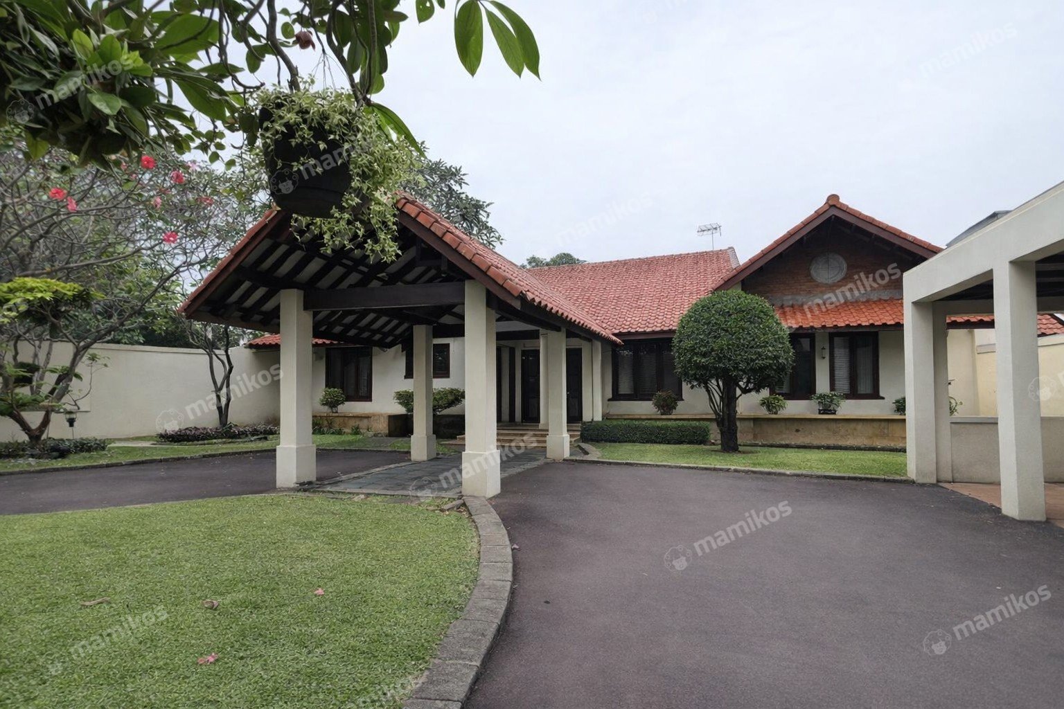 Rumah Sertifikat SHM 9 Kamar Tidur 6 Kamar Mandi Bambu Apus Jakarta Timur