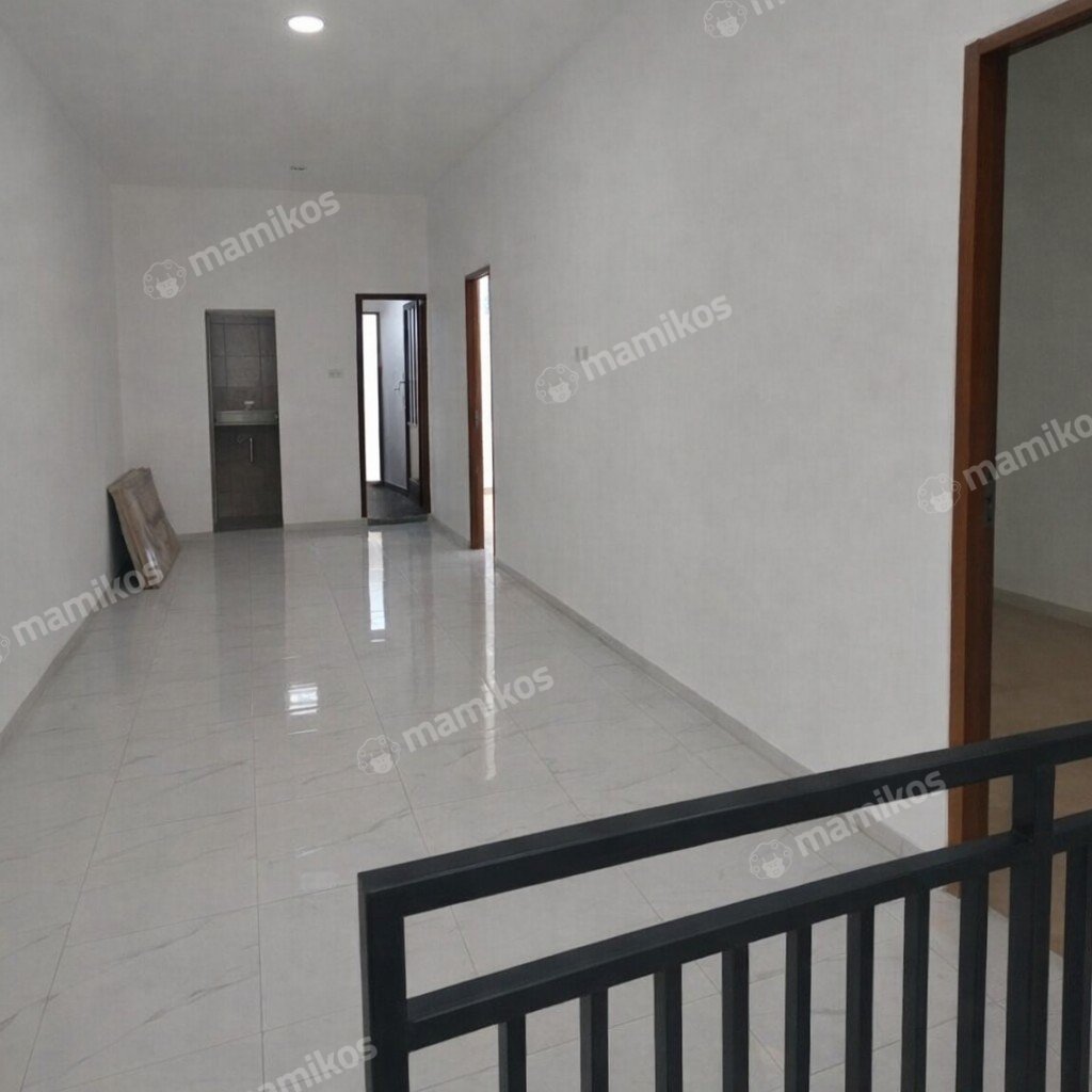 Rumah Sertifikat SHM 3 Kamar Tidur 3 Kamar Mandi Taman Palem Jakarta Barat - Photo 2