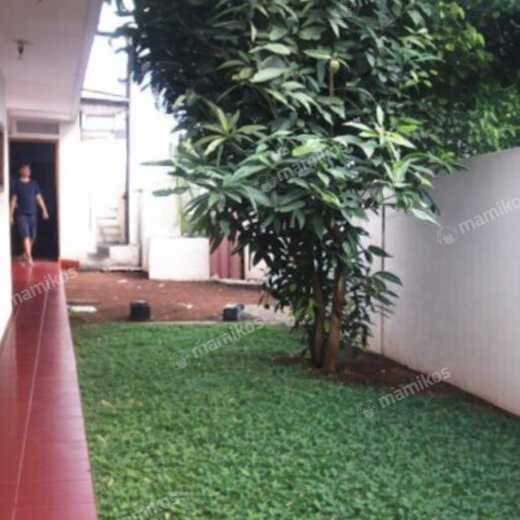 Rumah Sertifikat SHM 5 Kamar Tidur 5 Kamar Mandi Kebayoran Baru Jakarta Selatan - Photo 3
