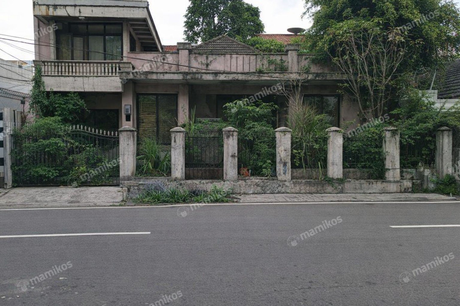 Rumah Sertifikat HGB 5 Kamar Tidur 3 Kamar Mandi Tebet Jakarta Selatan