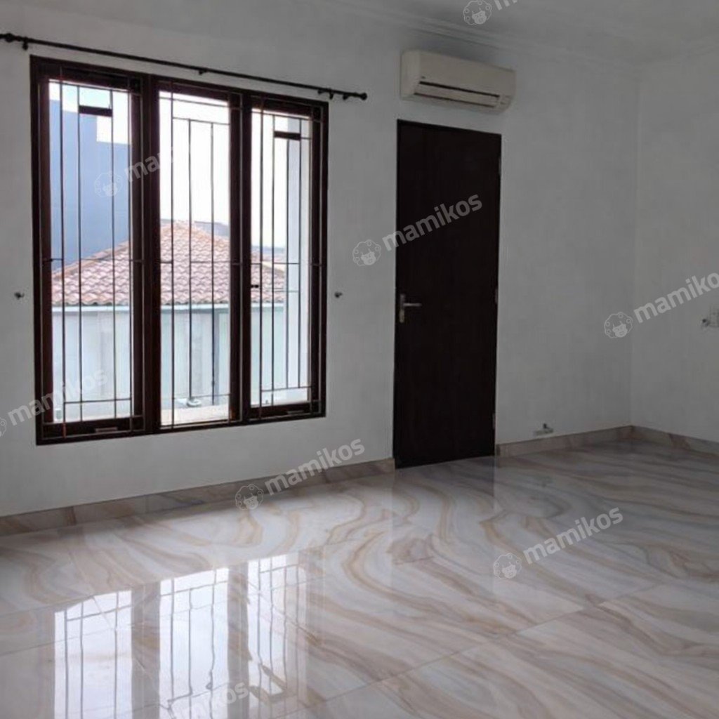 Rumah 5 Kamar Tidur 2 Kamar Mandi 2 Lantai Puri Indah Jakarta Barat - Photo 2