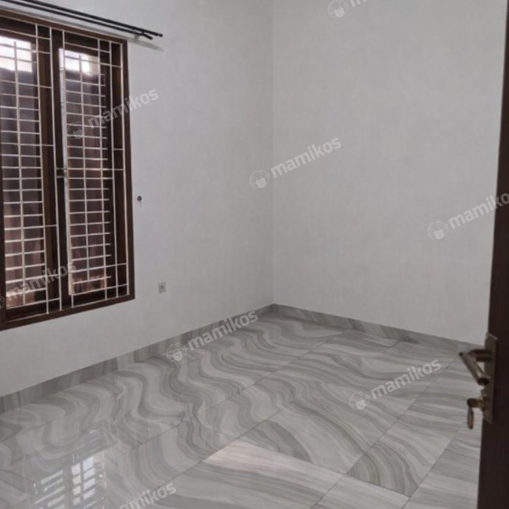 Rumah 5 Kamar Tidur 2 Kamar Mandi 2 Lantai Puri Indah Jakarta Barat - Photo 4