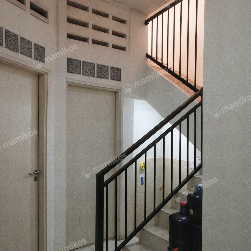 Rumah Sertifikat SHM 4 Kamar Tidur 3 Kamar Mandi Pulo Gadung Jakarta Timur - Photo 2