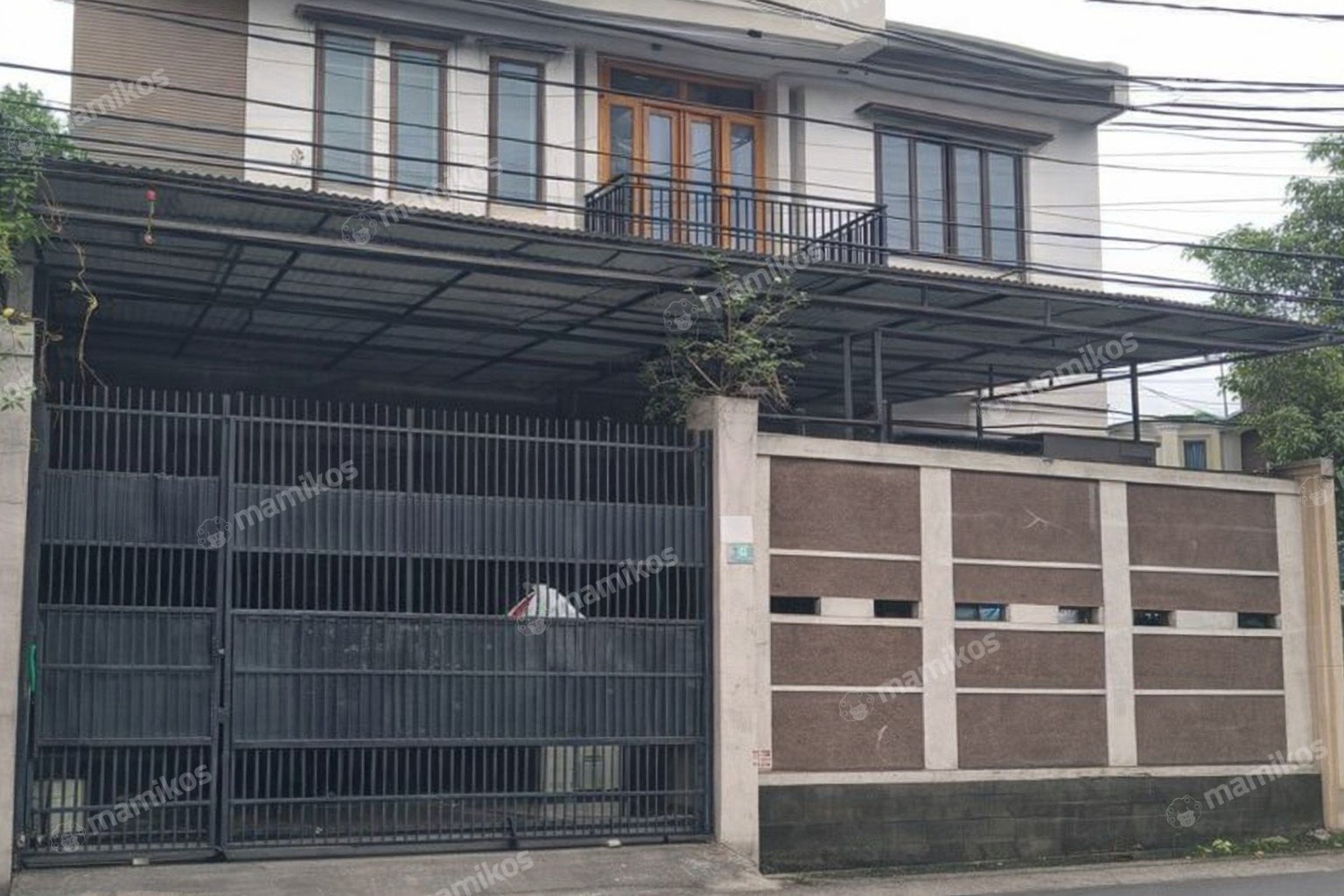 Rumah Sertifikat SHM 5 Kamar Tidur 5 Kamar Mandi Taman Ratu Jakarta Barat
