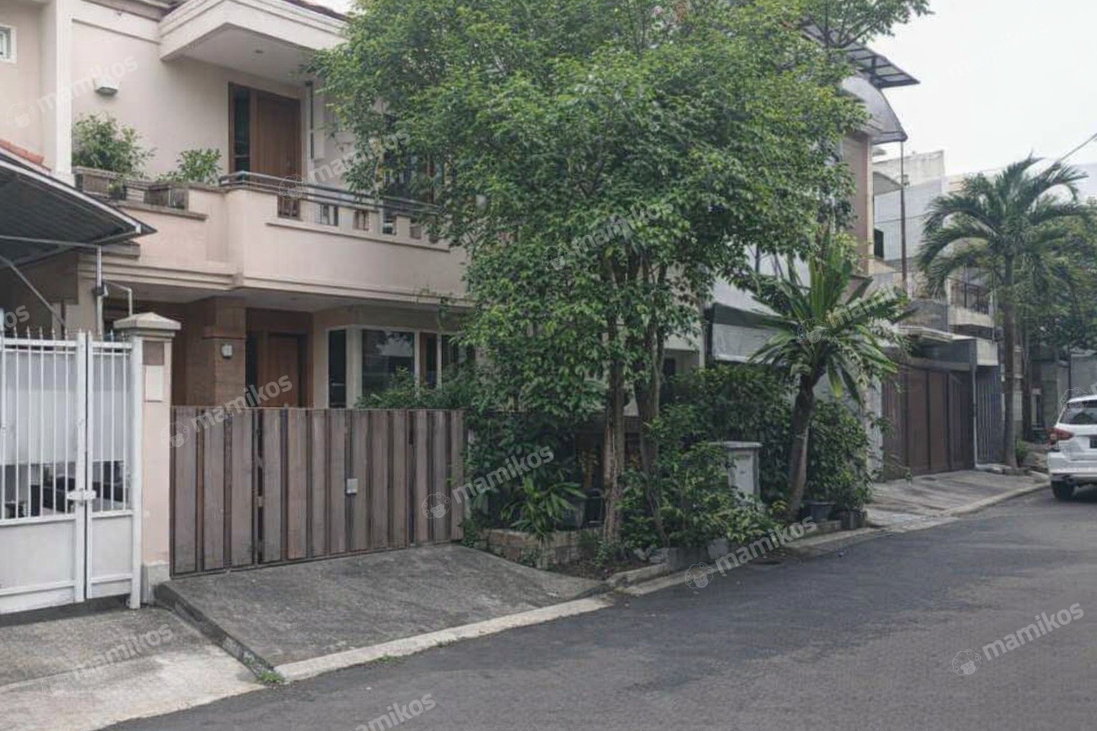 Rumah Sertifikat SHM 3 Kamar Tidur 3 Kamar Mandi Permata Buana Jakarta Barat - Photo 2