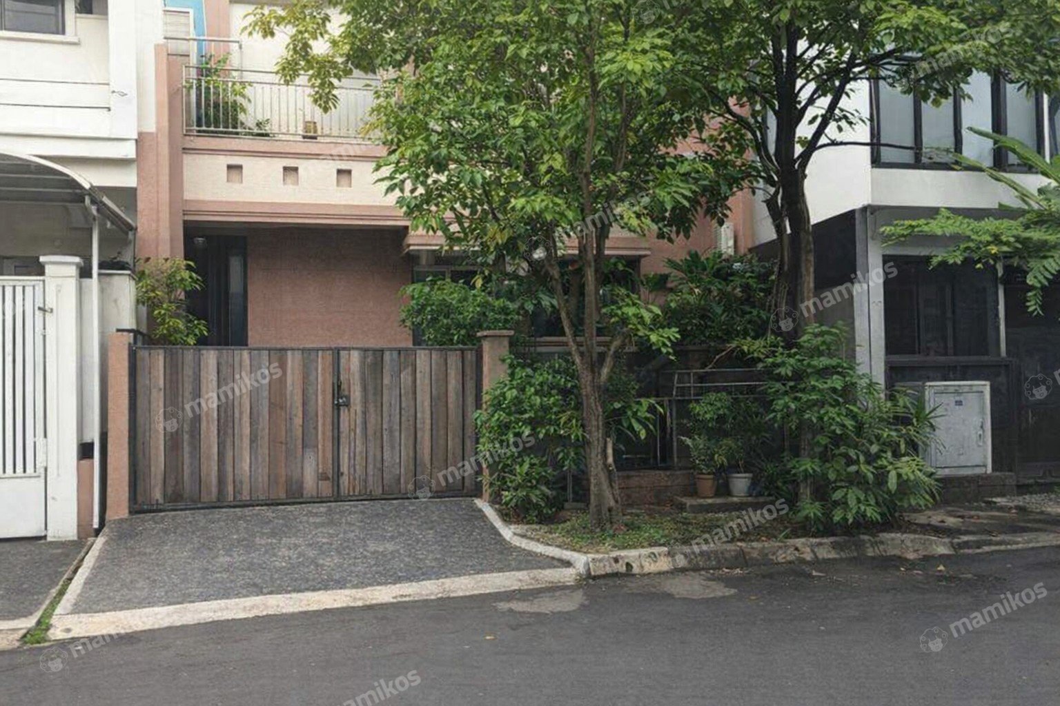 Rumah Sertifikat SHM 3 Kamar Tidur 3 Kamar Mandi Permata Buana Jakarta Barat - Photo 3