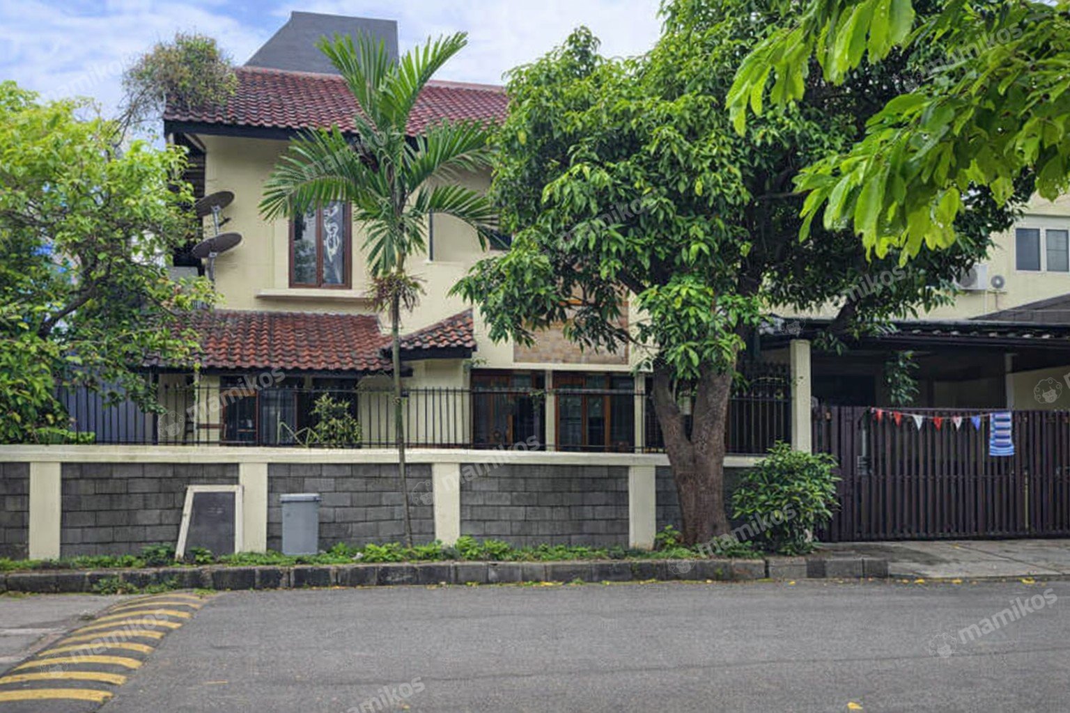 Rumah Sertifikat SHM 3 Kamar Tidur 3 Kamar Mandi Permata Buana Jakarta Barat