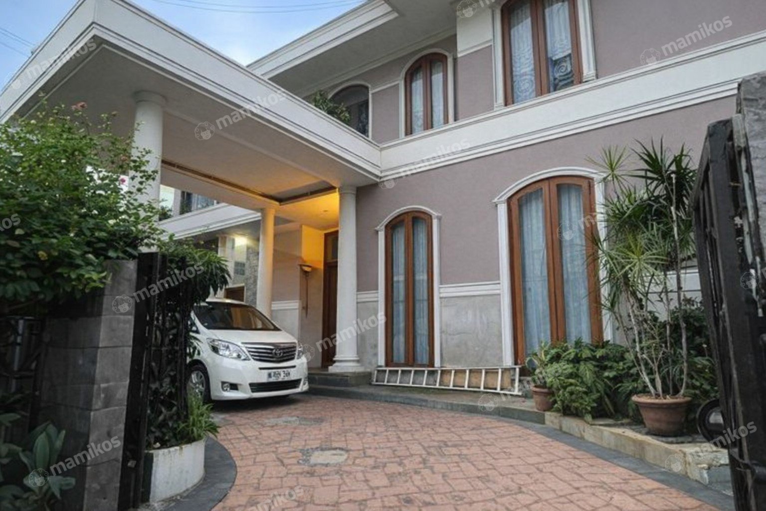 Rumah Sertifikat SHM 4 Kamar Tidur 4 Kamar Mandi Pondok Indah Jakarta Selatan