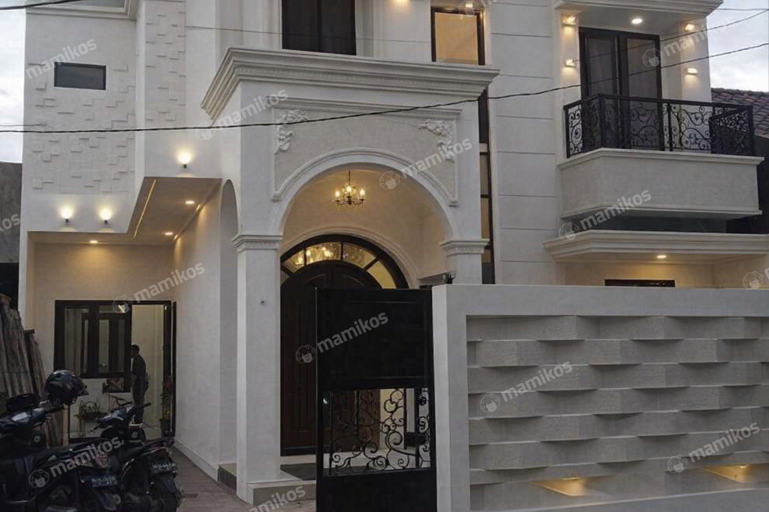 Rumah 5 Kamar Tidur 6 Kamar Mandi 3 Lantai Duren Sawit Jakarta Timur