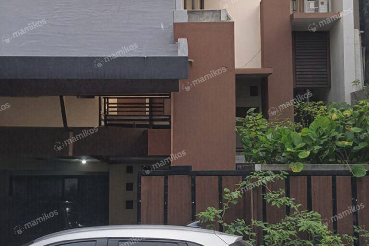 Rumah Sertifikat HGB 4 Kamar Tidur 4 Kamar Mandi Citra Grand Jakarta Timur