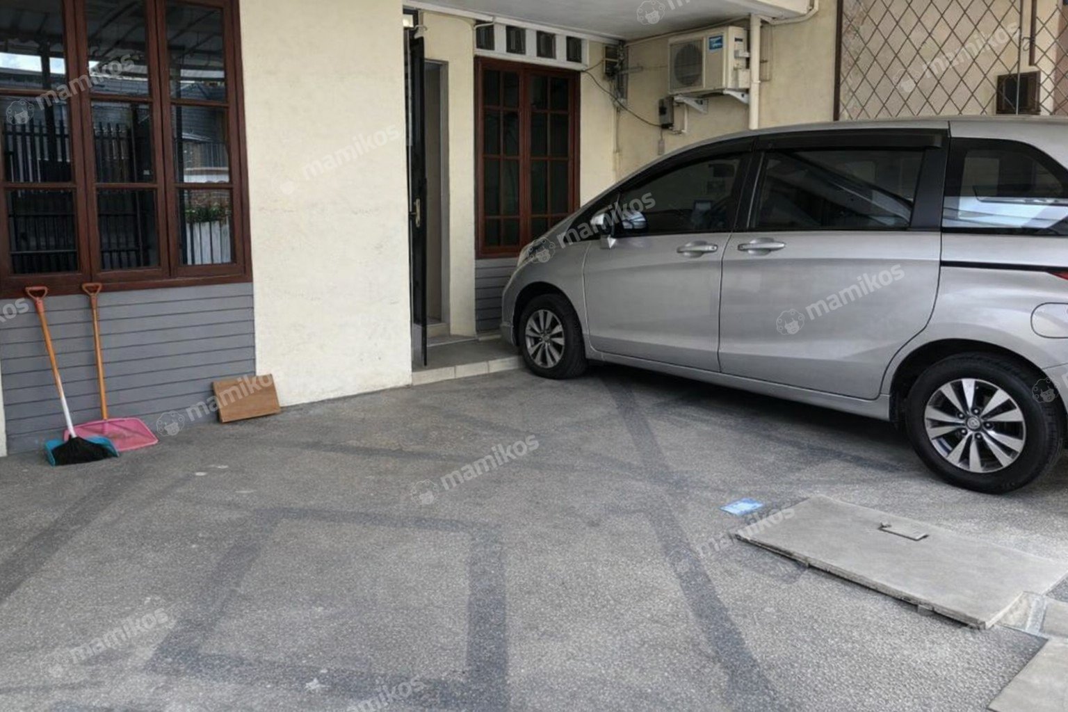 Rumah Sertifikat SHM 4 Kamar Tidur 3 Kamar Mandi Taman Kota Jakarta Barat
