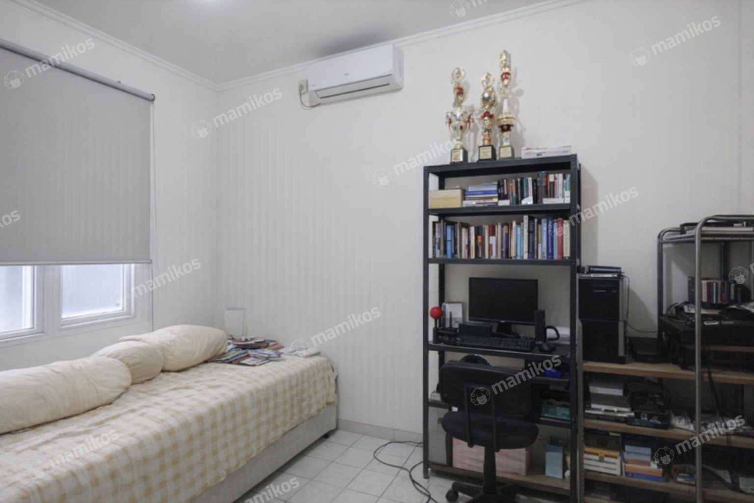 Rumah Sertifikat SHM 3 Kamar Tidur 2 Kamar Mandi Kota Wisata Jakarta Timur - Photo 2