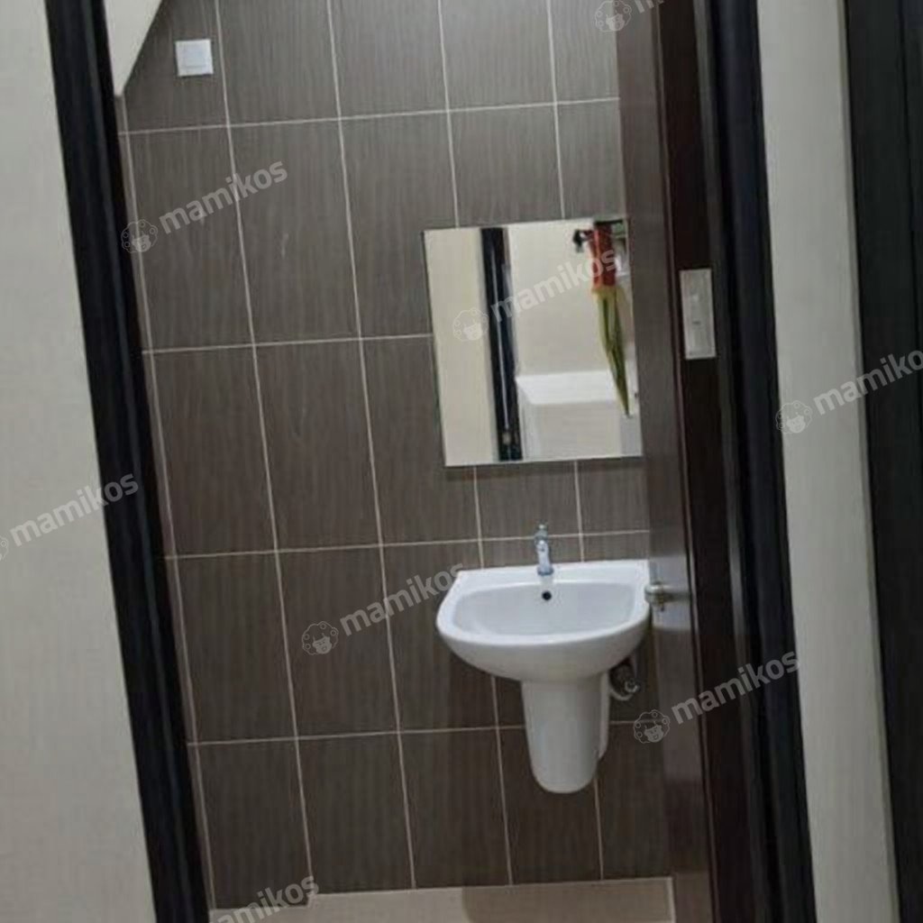 Rumah 3 Kamar Tidur 2 Kamar Mandi 2 Lantai Kota Wisata Jakarta Timur - Photo 2