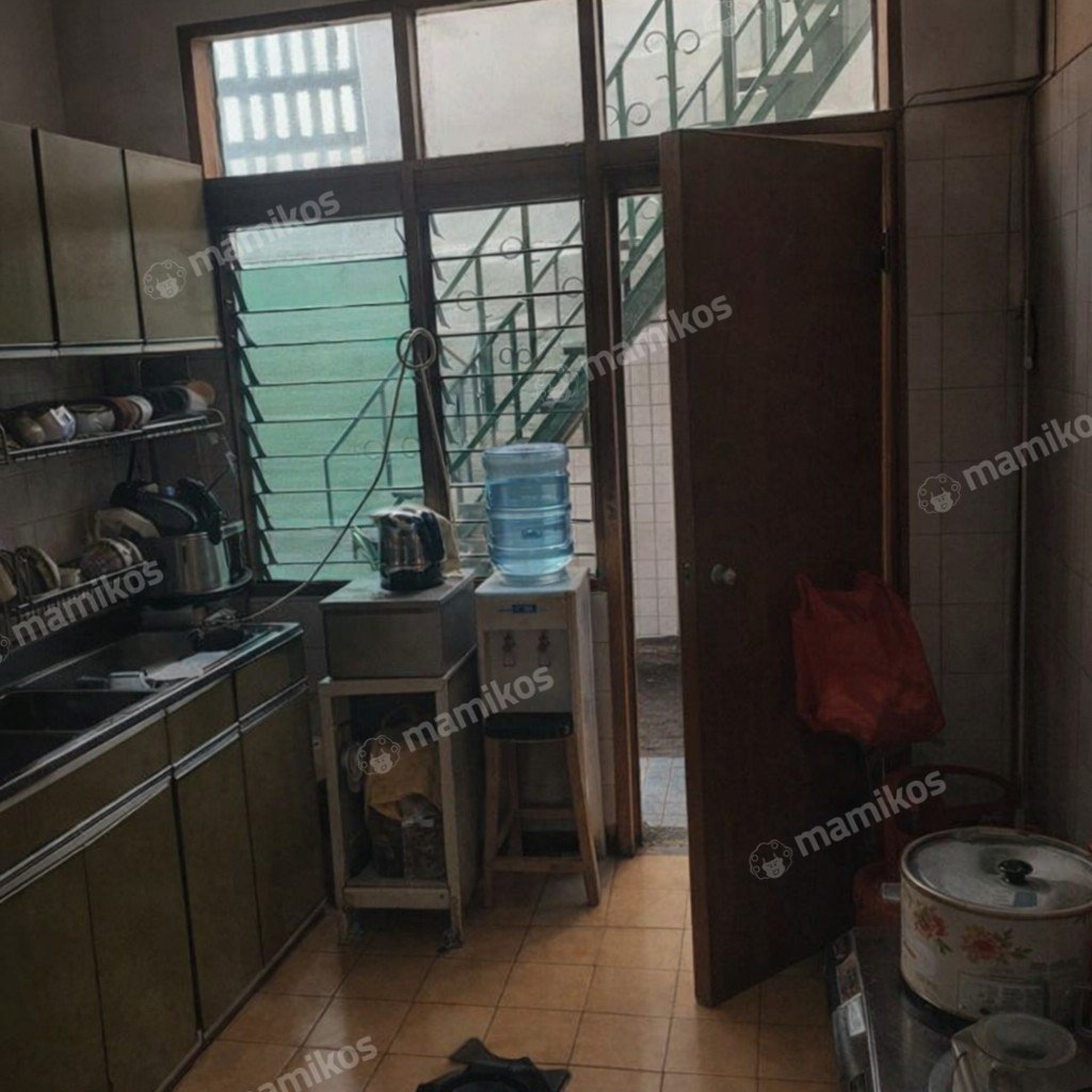 Rumah 5 Kamar Tidur 2 Kamar Mandi 2 Lantai Jatinegara Jakarta Timur - Photo 2
