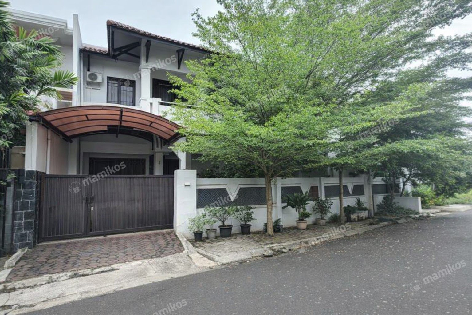 Rumah Sertifikat SHM 6 Kamar Tidur 6 Kamar Mandi Pulomas Jakarta Timur