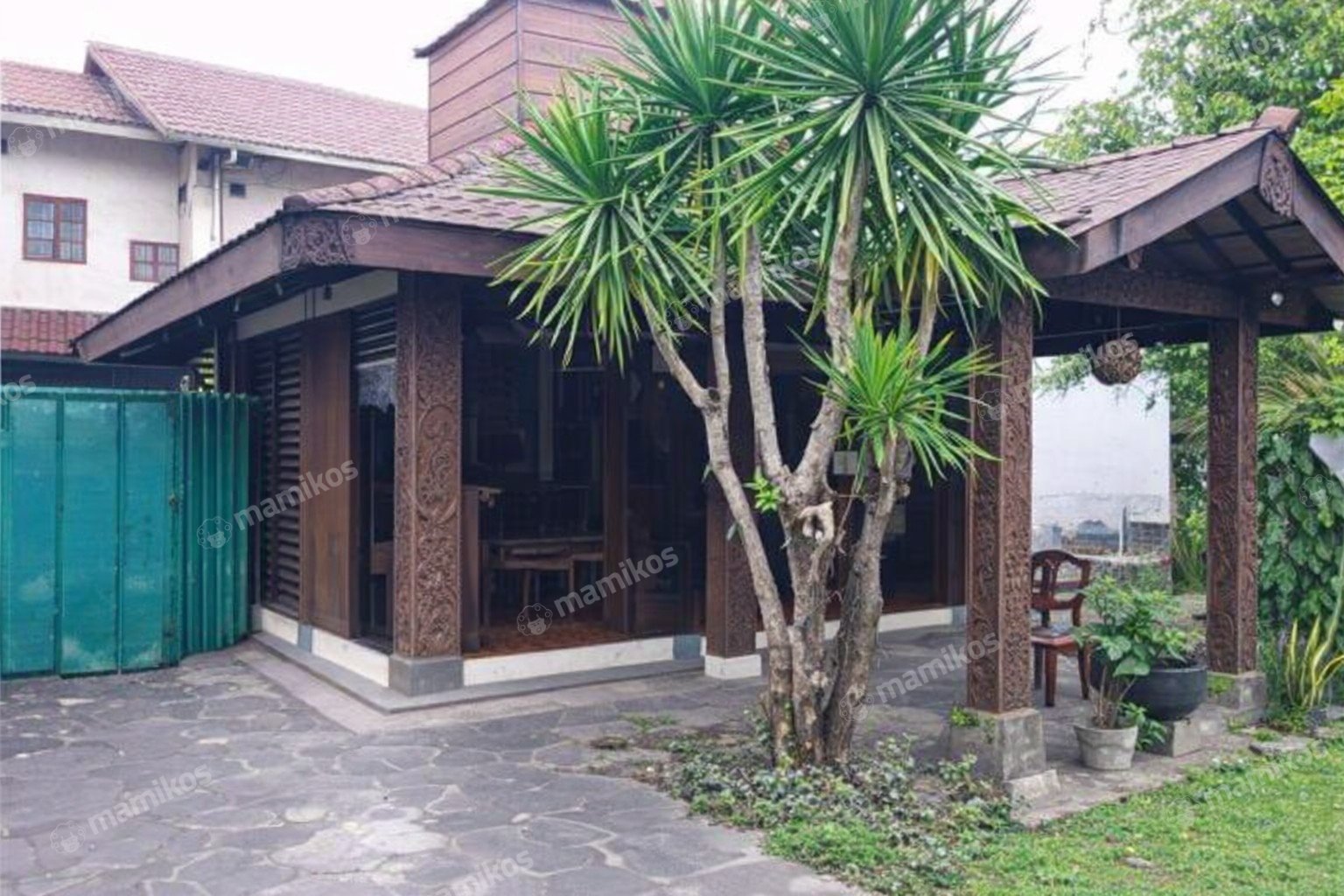 Rumah Sertifikat SHM 6 Kamar Tidur 2 Kamar Mandi Kebon Jeruk Jakarta Barat