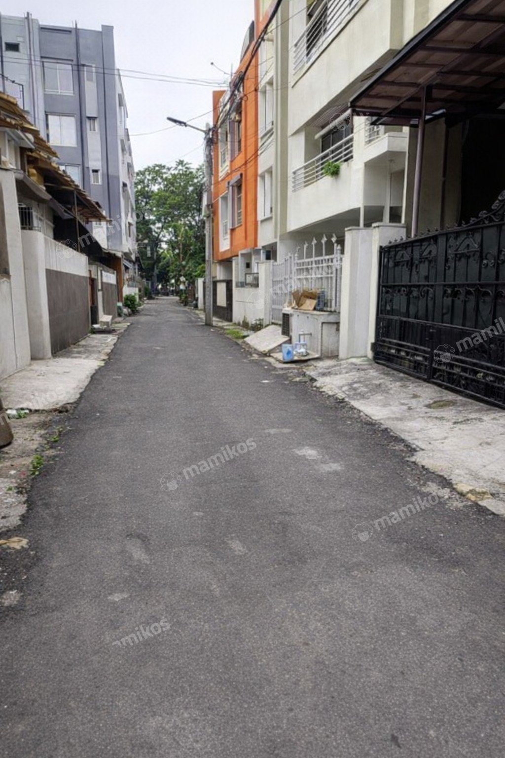 Rumah Sertifikat SHM 6 Kamar Tidur 4 Kamar Mandi Tanjung Duren Jakarta Barat - Photo 2