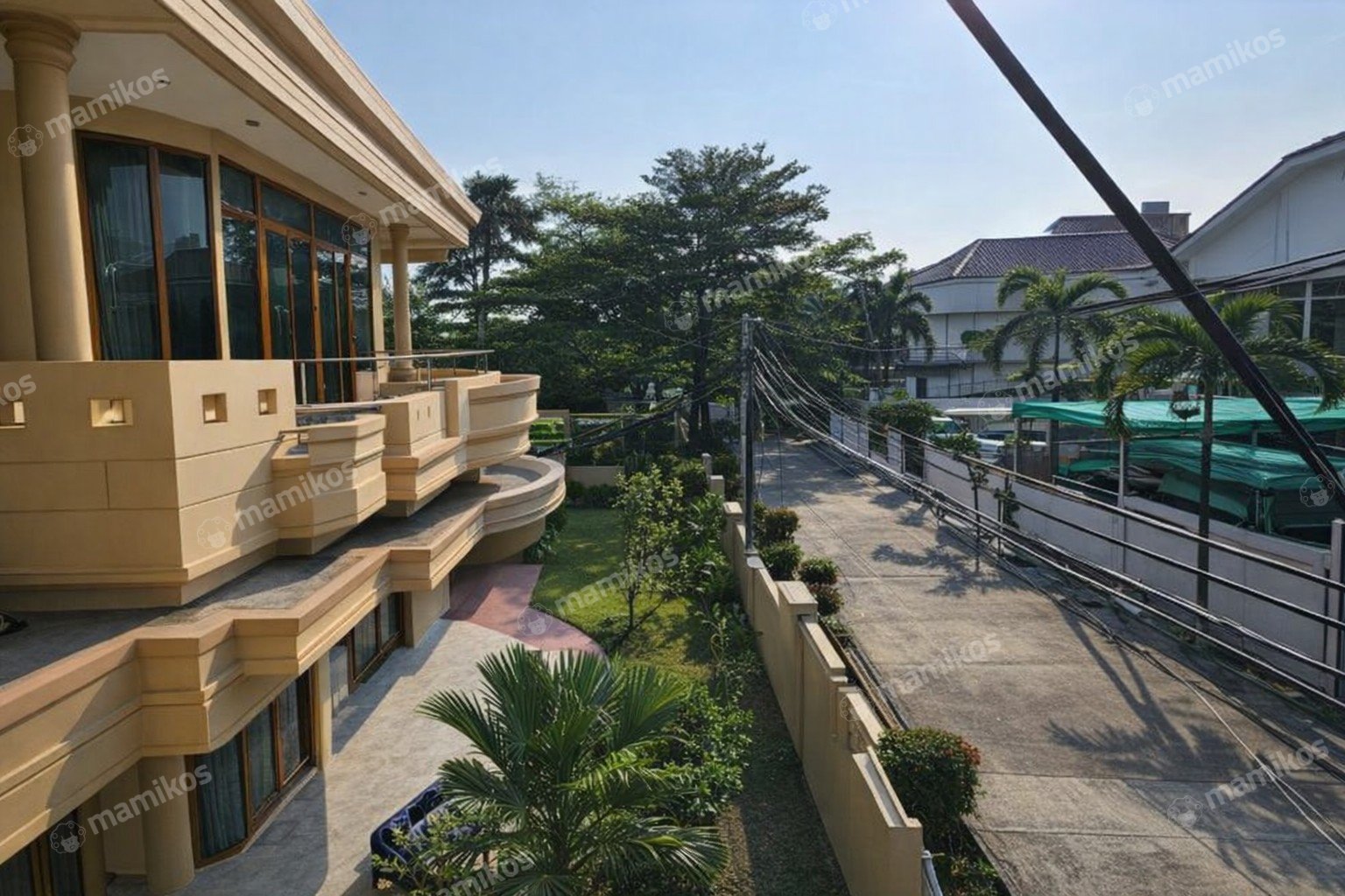 Rumah Sertifikat SHM 4 Kamar Tidur 4 Kamar Mandi Green garden Jakarta Barat