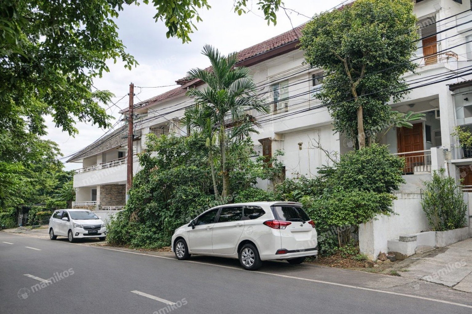 Rumah Sertifikat SHM 3 Kamar Tidur 1 Kamar Mandi Gudang Peluru Jakarta Selatan - Photo 2
