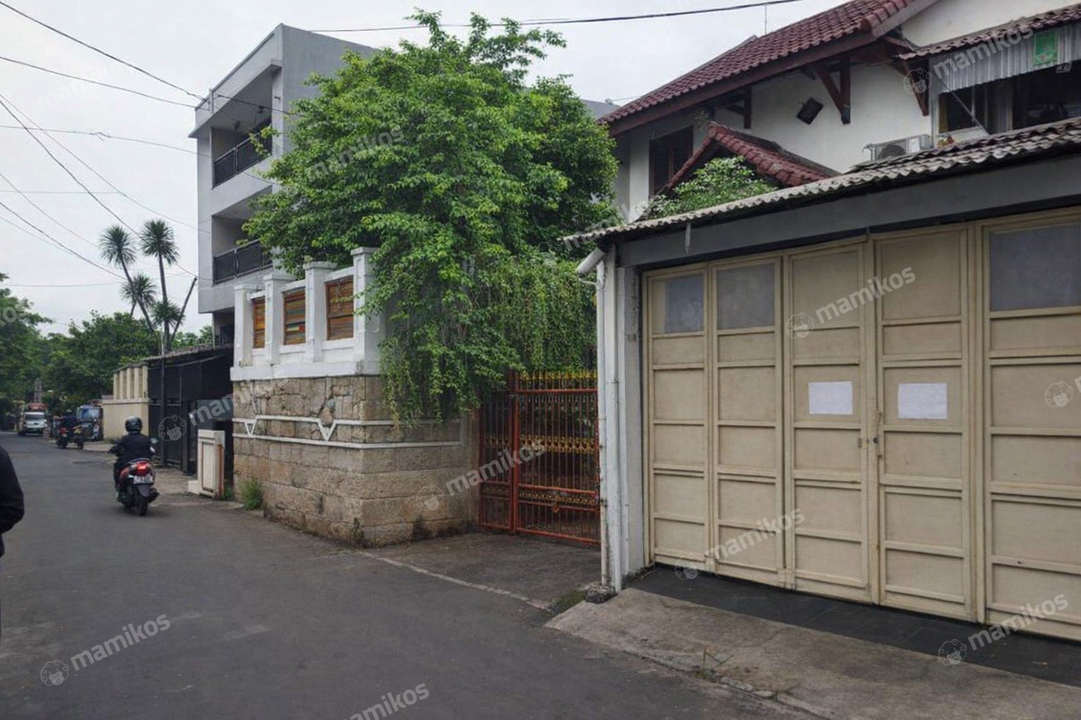 Rumah Sertifikat SHM 4 Kamar Tidur 3 Kamar Mandi Petukangan Jakarta Selatan